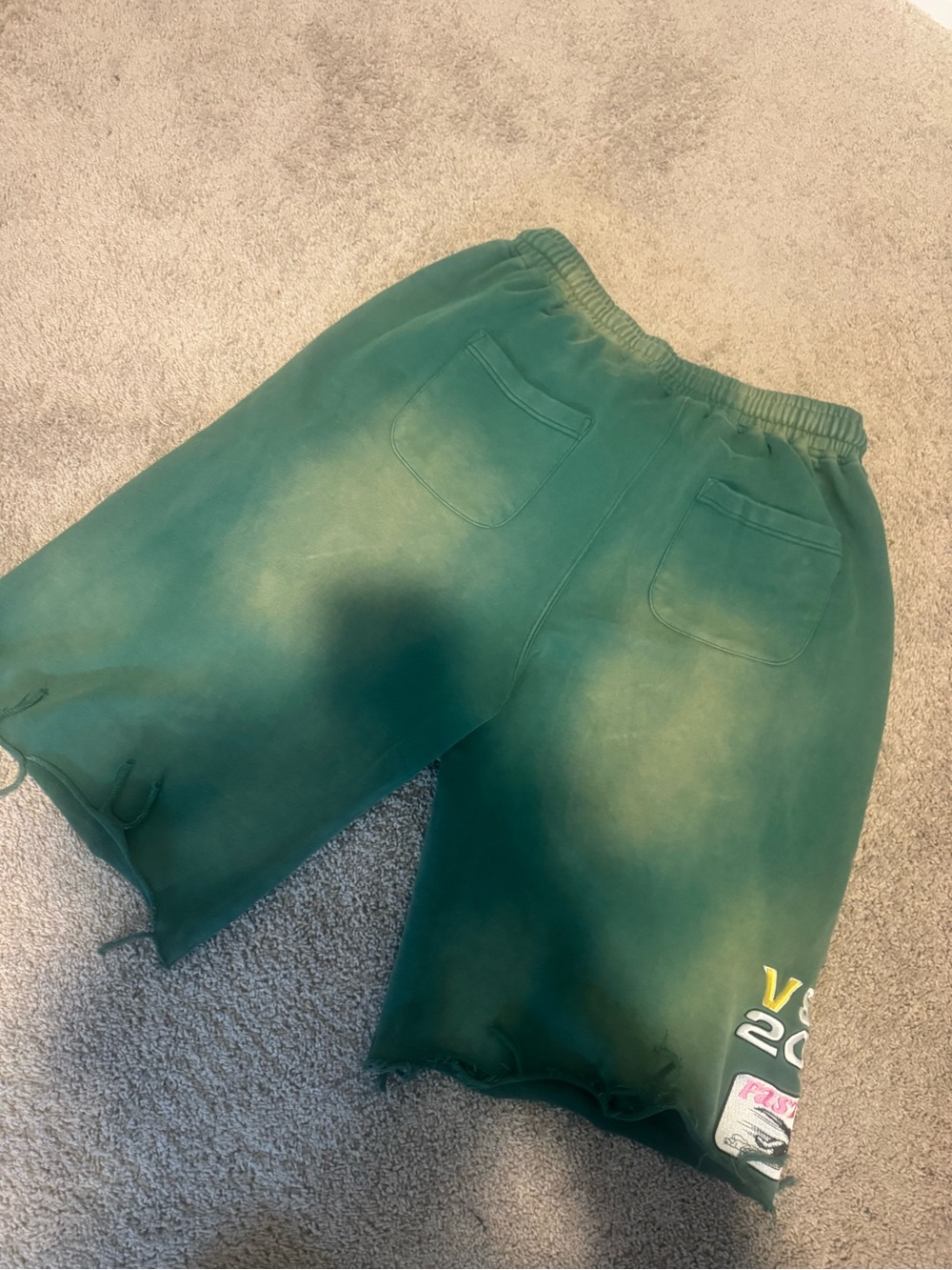 VALE FOREVER 3/4 Sweatshorts - Picture 3 of 8